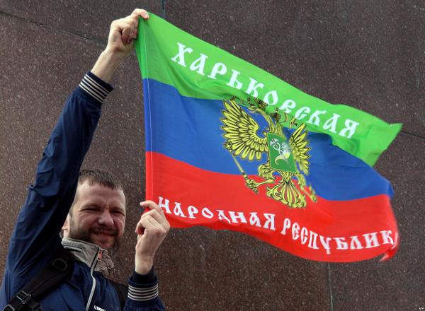 Пророссийский активист с флагом "Харьковской народной республики", Харьков, 21 апреля 2014 года