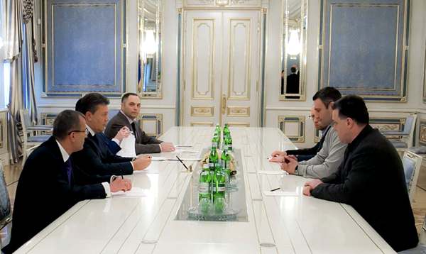 Переговоры Януковича и оппозиции. Фото пресс-службы президента