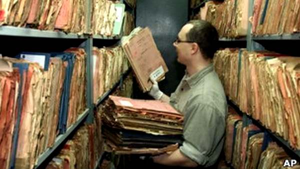 Многие дела из архива «Штази» уцелели и остаются неразобранными