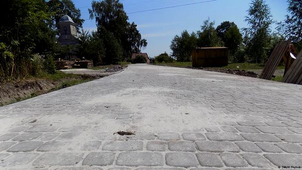 Селяни побоювалися, що Карапінка забере з дороги бруківку, щойно його оберуть головою Селяни побоювалися, що Карапінка забере з дороги бруківку, щойно його оберуть головою