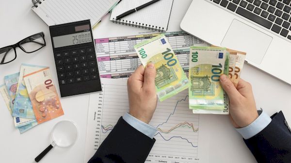мінімізувати ризики та максимально вигідно проводити валютні операції 