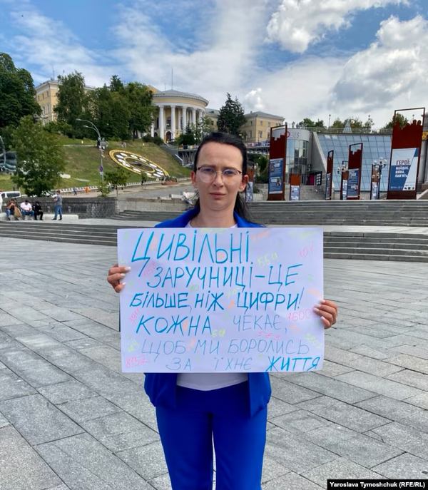 Віра Бірюк на мітинку на підтримку бранок Кремля у червні 2025 року