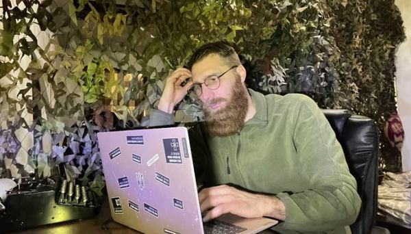 &laquo;У перший же день окупації перейшов на українську&raquo;