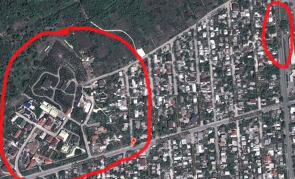 Слева обведено красным подворье Януковичей, справа - Горностаевская