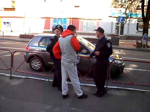 SDC16897.AVI_snapshot_00.03_2012.09.10_00.41.33 Братки-младорегионалы