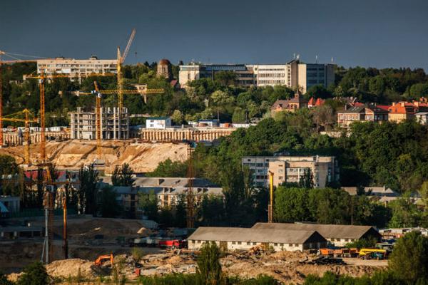 Строительство на ул. Ольшанская, 2-б по состоянию на 2013 год. Источник фото &mdash; forum.domik.ua