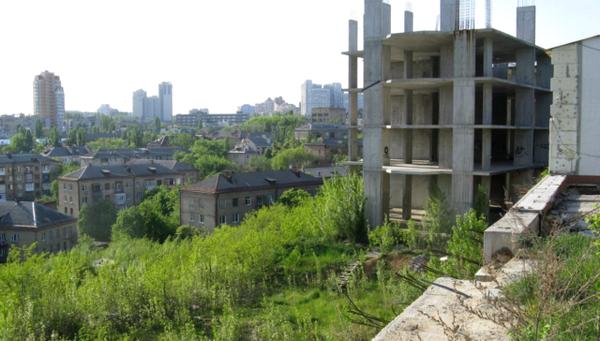 Замороженное строительство на ул. Ольшанская, 2-б по состоянию на апрель 2018 года. Источник &mdash; wikimapia.org