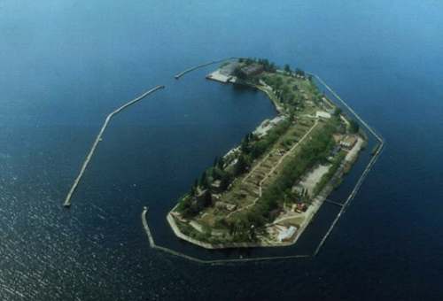 Остров &laquo;Первомайский&raquo;. В этих водах когда-то воевали запорожские казаки. Базы боевых пловцов тоже больше нет.Фото: vk.com / mil_in_ua