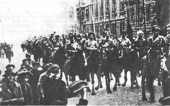 Підрозділи Червоної армії заходять в Одесу, лютий 1920 року
