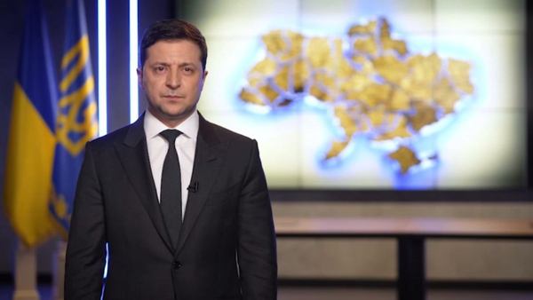 В ніч на 24 лютого Зеленський заявив, що влада росії схвалила крок російських військ вперед